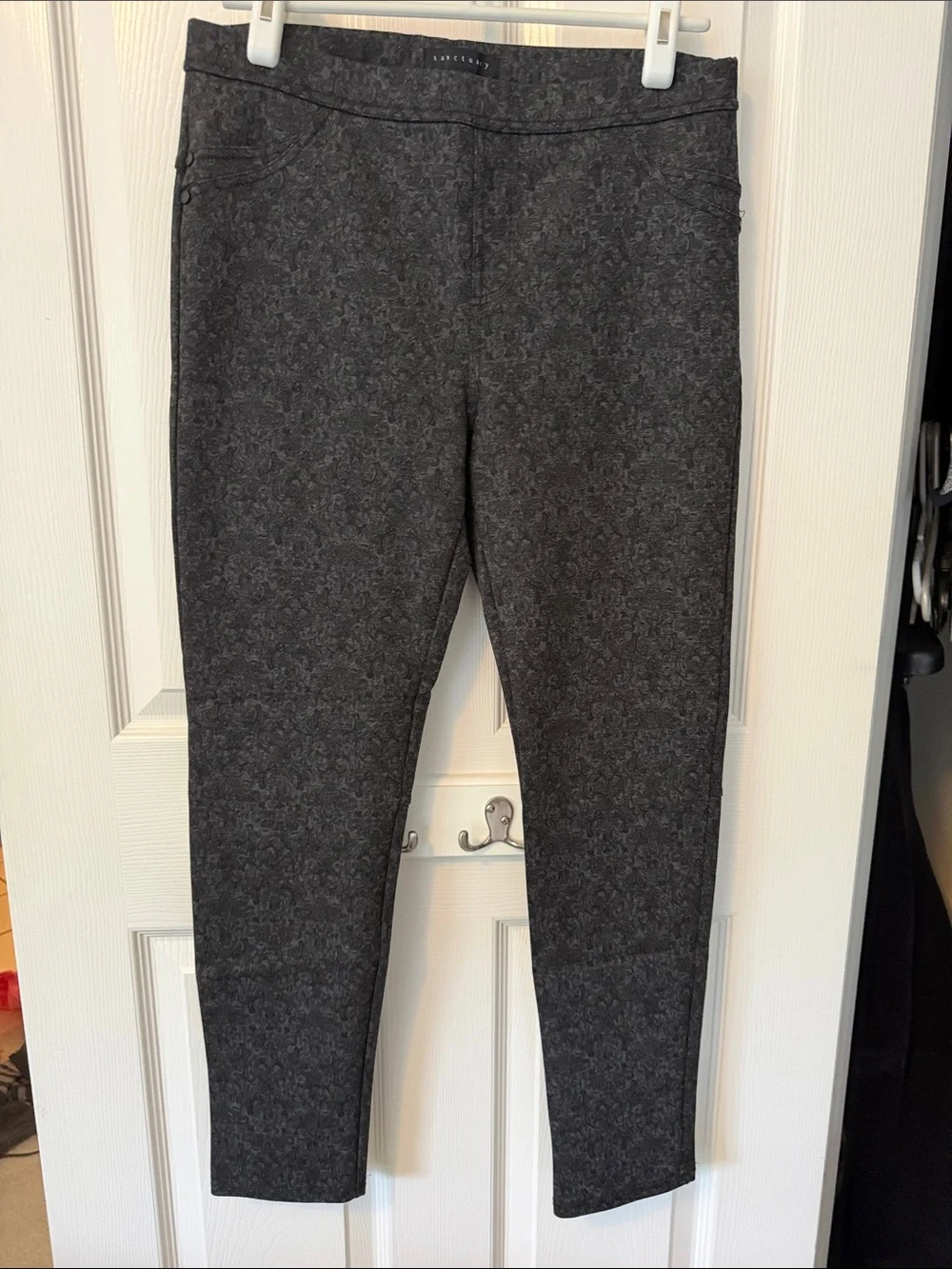 Sanctuary Charcoal Patterned Ankle Pants New no tags stretchy comfortable